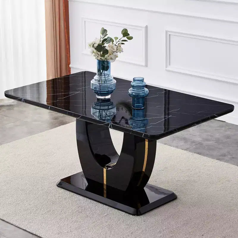 Tavolo da pranzo moderno in legno con venature effetto marmo