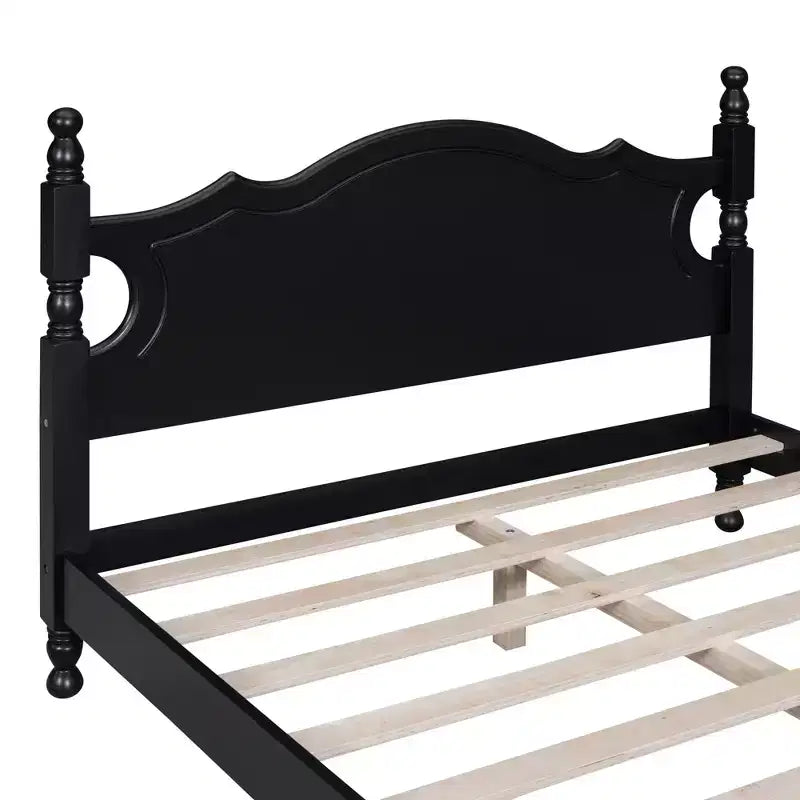 Base letto in legno con montanti torniti