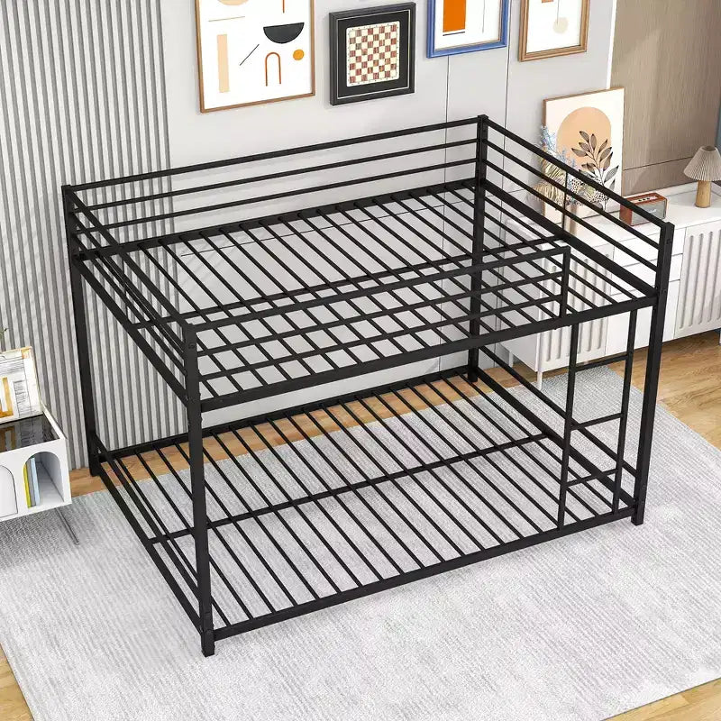 Letto a castello in metallo a due piazze con spondine di sicurezza, design salvaspazio resistente per la camera da letto