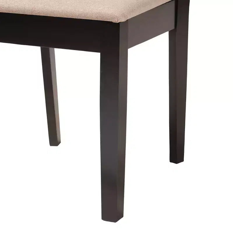 Tavolo da pranzo moderno in tessuto e legno con sedie