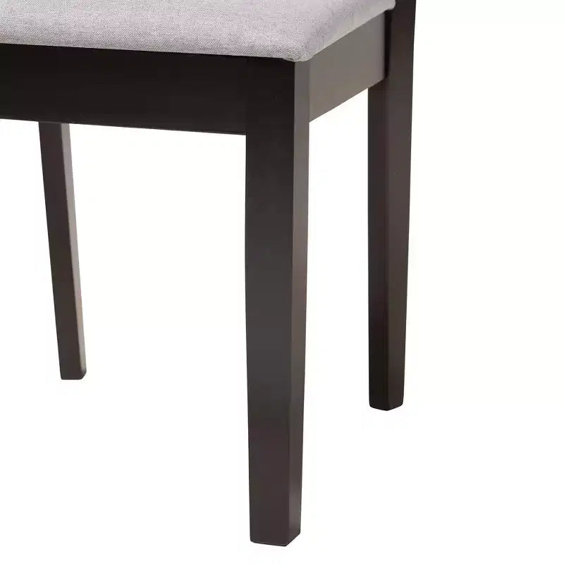 Tavolo da pranzo moderno in tessuto e legno con sedie