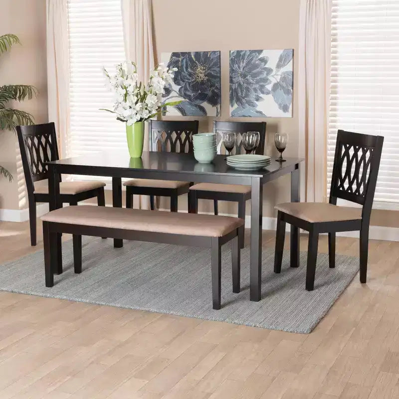 Tavolo da pranzo moderno in tessuto e legno con sedie