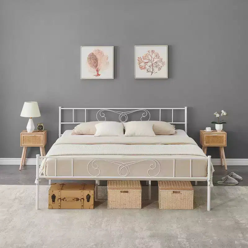 Letto a piattaforma matrimoniale in metallo con testiera e pediera, supporto a doghe in acciaio, base materasso, nessuna necessità di rete, bianco